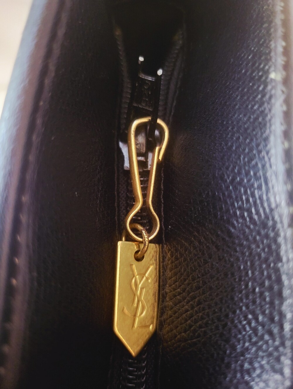 Vintage YSL Black Studded Y Ligne Leather Tote Bag w/ COA &Free YSL BEAUTY POUCH - Picture 6 of 14